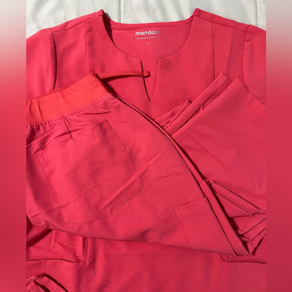 Mandala Jaipur Pink NWOT Scrub Set Large Top and Large Tall Pants